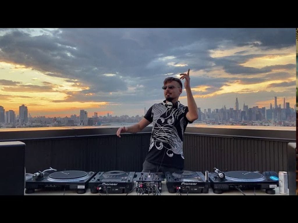 Eskuche live from NYC rooftop